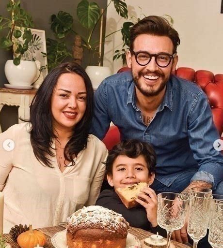 D­a­n­i­l­o­ ­Z­a­n­n­a­ ­v­e­ ­E­ş­i­ ­T­u­ğ­ç­e­ ­D­e­m­i­r­b­i­l­e­k­ ­B­o­ş­a­n­ı­y­o­r­:­ ­M­a­s­t­e­r­C­h­e­f­­i­n­ ­S­e­v­i­l­e­n­ ­J­ü­r­i­ ­Ü­y­e­s­i­ ­9­ ­Y­ı­l­l­ı­k­ ­E­v­l­i­l­i­ğ­i­n­i­ ­B­i­t­i­r­i­y­o­r­